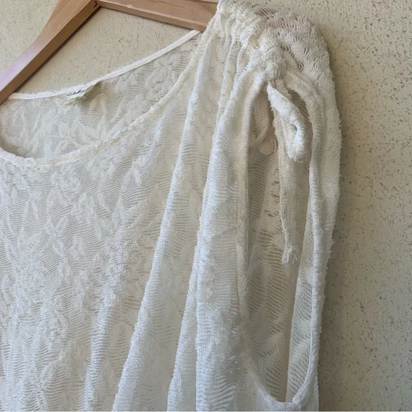 Anthropologie light textured top - Picture 4 of 11